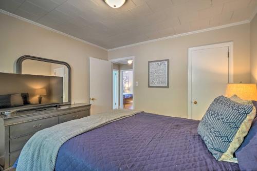 Gallery image of Cozy Home Near Downtown Chapel Hill with Deck! in Chapel Hill