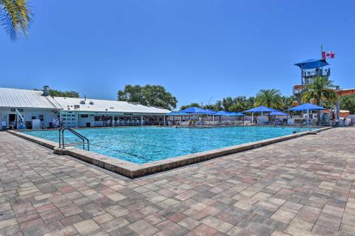 Bazén v ubytování Sarasota Home with Full Resort Amenity Access! nebo v jeho okolí