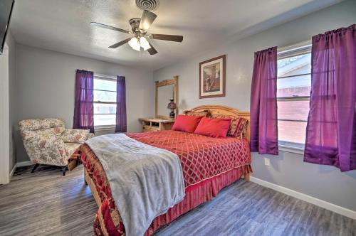 Postel nebo postele na pokoji v ubytování Lubbock Home Furnished Patio Less Than 5 Mi to Dtwn!