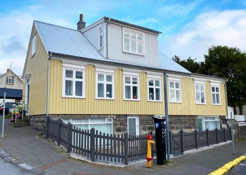 Foto da galeria de Historic Villa in downtown Reykjavik em Reykjavík