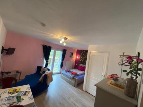 Maison Carmen - Restaurant , meublé de tourisme, appartements