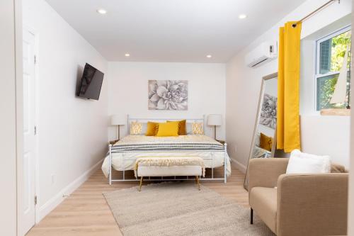 Beautiful Casita with King Bed and private patio Close to Calle 8, MIA Airport, Coral Gables photo 18