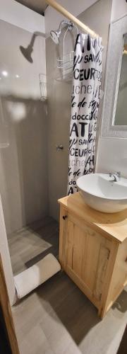 Ένα μπάνιο στο Palumbo Glamping & Villas