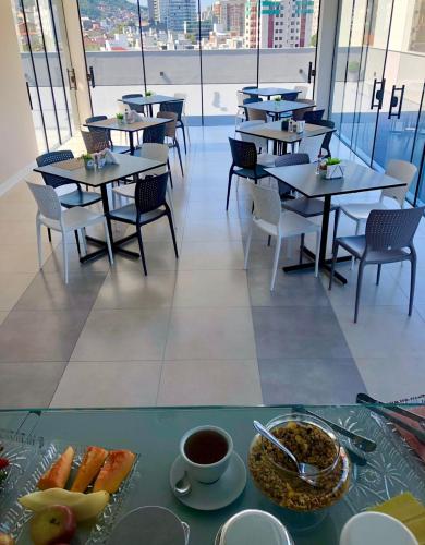 호텔 내부 또는 인근 먹을 거리