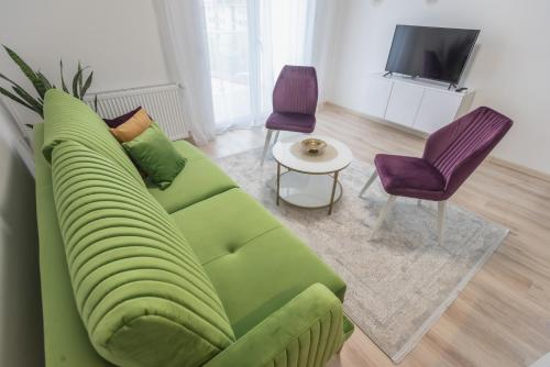 TV a/nebo společenská místnost v ubytování Apartment Gučevo