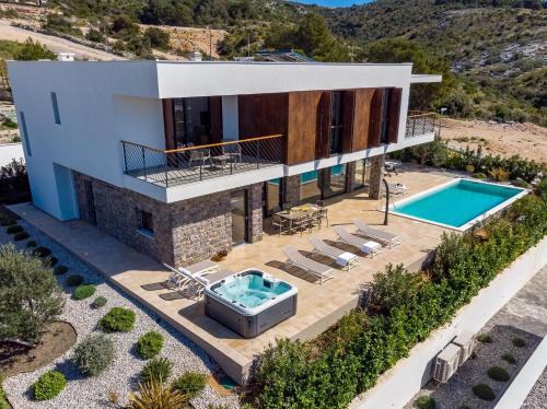 Seaview Villa Dolac with heated pool, a Hot tub, Finnish sauna and Billiards