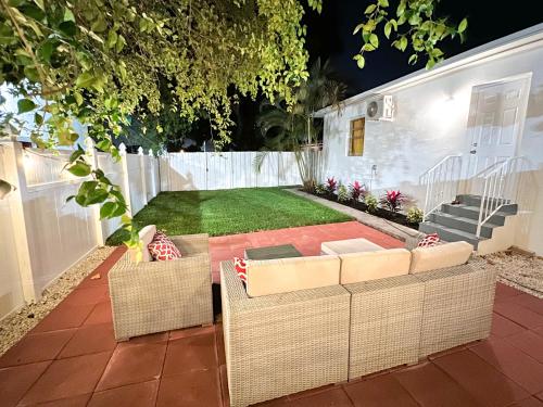 Beautiful Casita with King Bed and private patio Close to Calle 8, MIA Airport, Coral Gables photo 15