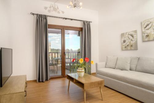 Gallery image of Elizabeth stone house in Nea Roda