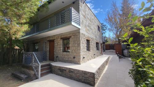 a brick building with a balcony on top of it at Cabaña Pica Piedra in Mendoza