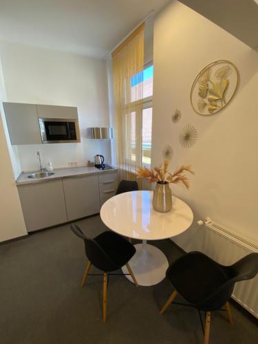 a room with a table and chairs and a kitchen at Apartments DOLAC Zagreb in Zagreb