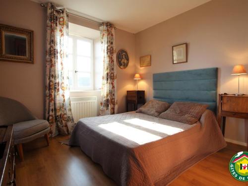 En eller flere senge i et værelse på Gîte Polignac, 4 pièces, 6 personnes - FR-1-582-119