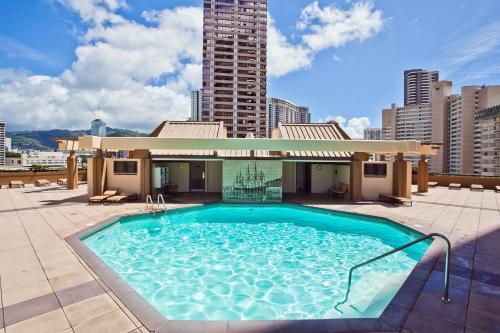 One Bedroom Discovery Bay Condos with Kitchen, Free Wifi & Amazing Views_3