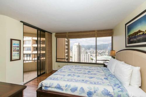 One Bedroom Discovery Bay Condos with Kitchen, Free Wifi & Amazing Views_2