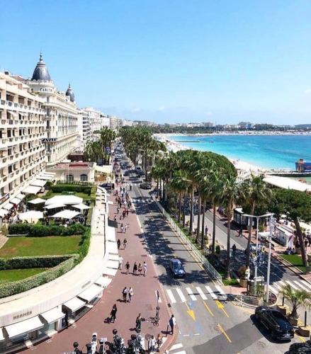 Luxurious Studio in Cannes 450m from sea with Terrace and Air Conditioning and private Parking