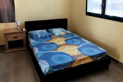 Ένα ή περισσότερα κρεβάτια σε δωμάτιο στο Ti coin jardin