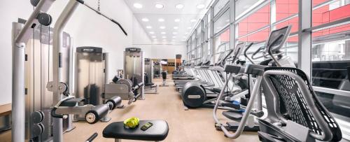 Fitness centrum a/nebo fitness zařízení v ubytování Royal Plaza on Scotts