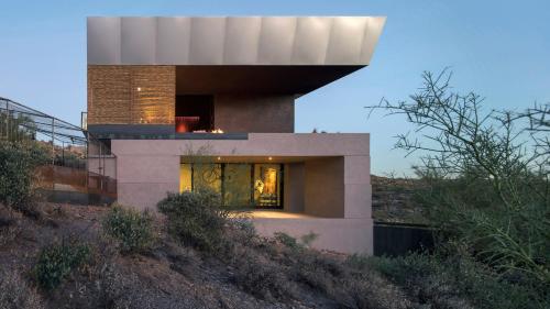 5 Acre Desert Sanctuary with Luxury Amenities- 3 night minimum stay