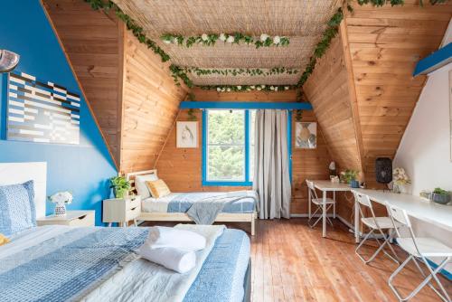 A seating area at Rustic Private Room in Waterfront Beach Retreat 8 - SHAREHOUSE