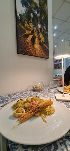 Comida en o cerca de este hotel