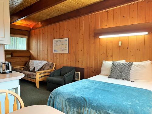 Ένα ή περισσότερα κρεβάτια σε δωμάτιο στο Breakers Boutique Inn