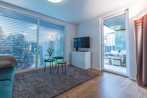 a living room with a couch and a tv at B26 Apartments - Unterwegs zu Hause in Willich