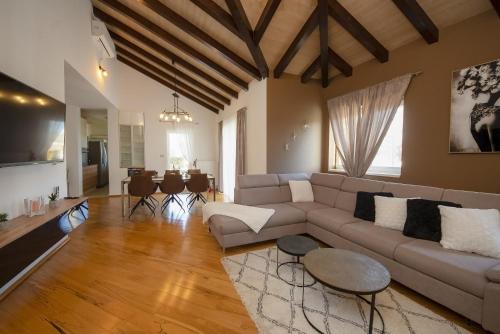 Whitestone Villa
