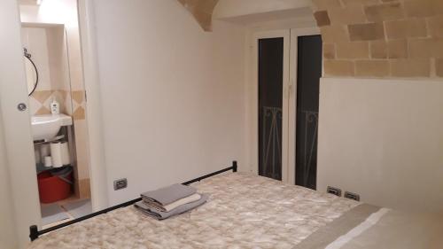 a room with a bed and a sink and a mirror at DOMUS CIVITELLA - Chieti in Chieti