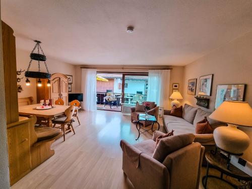 a living room with a couch and a table at Bergidyll in Garmisch-Partenkirchen