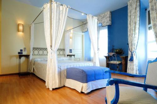 Een bed of bedden in een kamer bij Hosteria Solar de Tejada