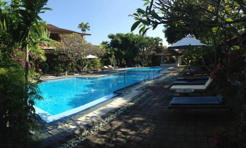Бассейн в Bumi Ayu Bungalow Sanur или поблизости