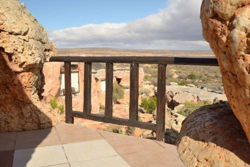 a balcony with a view of the canyon at Kagga Kamma Nature Reserve in Lochlynne