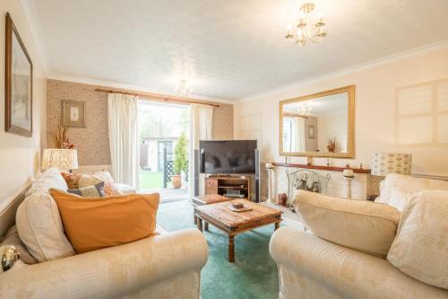 Charming & Quiet 4 Bedroom Residential Home
