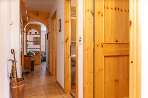 a hallway in a house with wooden walls at Casa Maura in Soraga