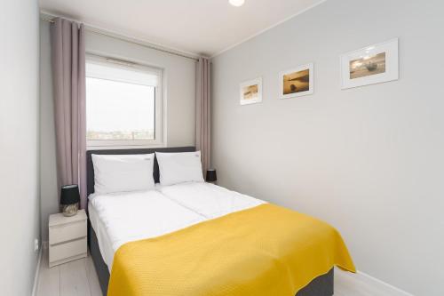 Postel nebo postele na pokoji v ubytování Wolski Apartments - Bałtycka 18