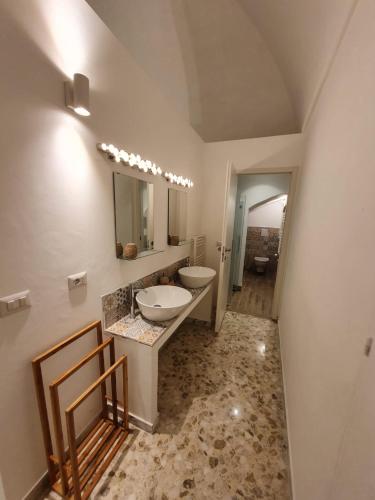 a bathroom with two sinks and a mirror at Stella Maris in Conversano