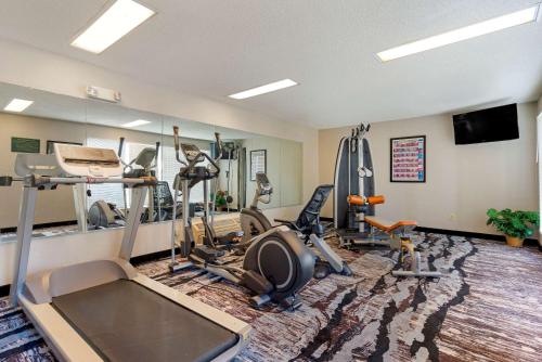 a gym with treadmills and ellipticals in a room at Quality Inn Newnan - Atlanta South in Newnan