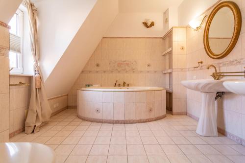 a bathroom with a bath tub and a sink at Apartamenty nad Motławą I in Gdańsk