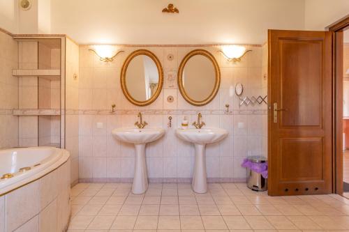 
a bathroom with two sinks and a mirror at Apartamenty nad Motławą I in Gdańsk
