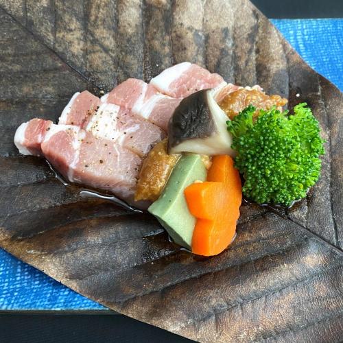 a plate of food with meat and vegetables on a table at Honjin in Izunokuni