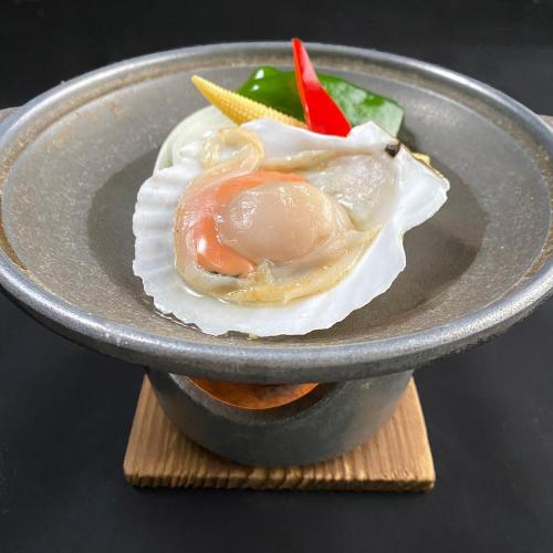 a plate of food in a bowl on a table at Honjin in Izunokuni