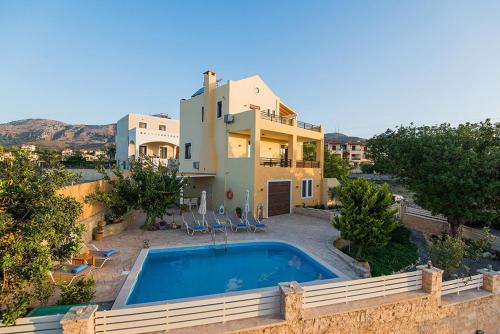 Gallery image of Family-villa Nikolaos with Playground, private pool & BBQ in Roussospítion
