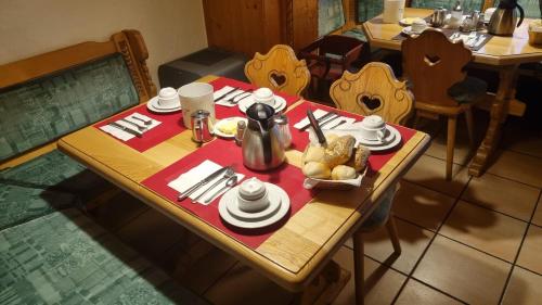 Jídlo v hotelu nebo okolí