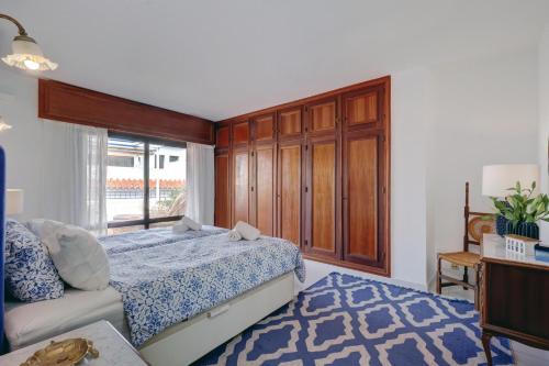 a bedroom with a bed and a couch and a window at La Casa de Manuel in Estepona
