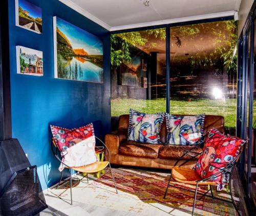 Ruang duduk di Golden View Luxury Self Catering