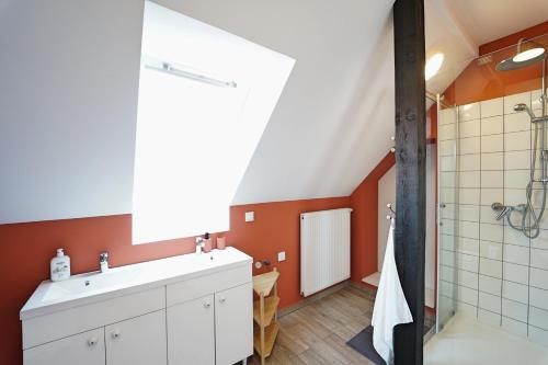 Kúpeľňa v ubytovaní Apartamenty EverySky Szklarska Poręba - 1 go Maja 13