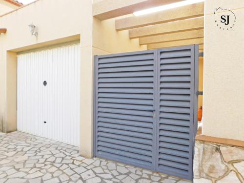 Fotografie z fotogalerie ubytování Chalet con piscina (A) v destinaci Les tres Cales
