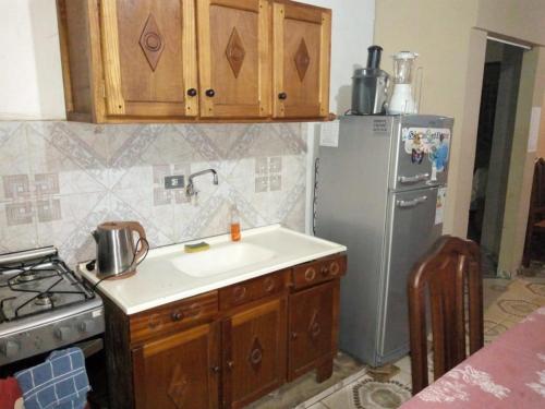 a kitchen with a sink and a refrigerator at Alvar Nuñez in Puerto Iguazú