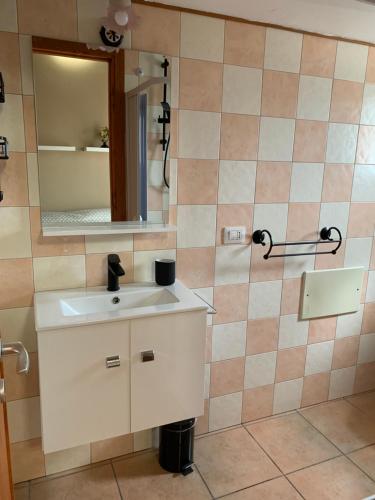 a bathroom with a sink and a mirror at Bed and Breakfast Dolly in SantʼAntìoco