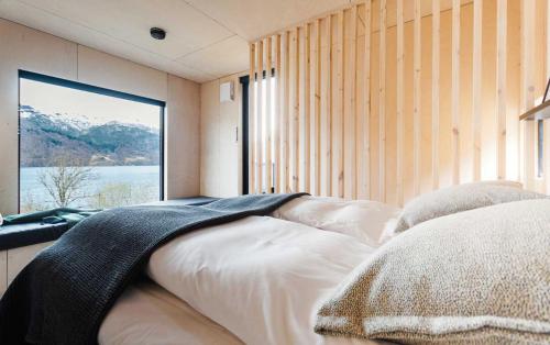 Un pat sau paturi într-o cameră la Mikrohyttene i Åkrafjorden