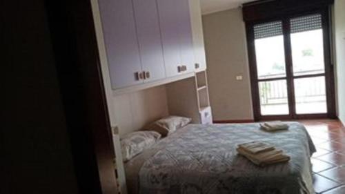 Tempat tidur dalam kamar di B&B Le terrazze di Pompea